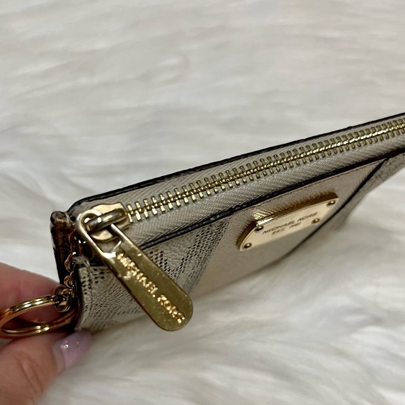 MICHAEL KORS GOLD LOGO CARD HOLDER/KEYCHAIN IN GUC - Picture 12 of 12
